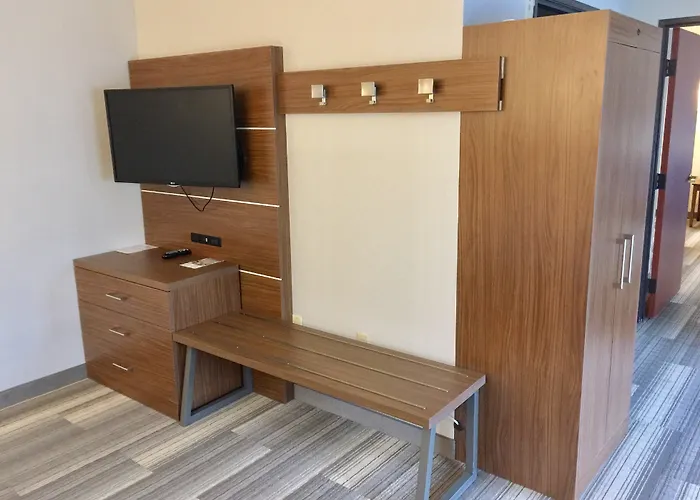 Holiday Inn Express & Suites Houston - Memorial Park Area By Ihg