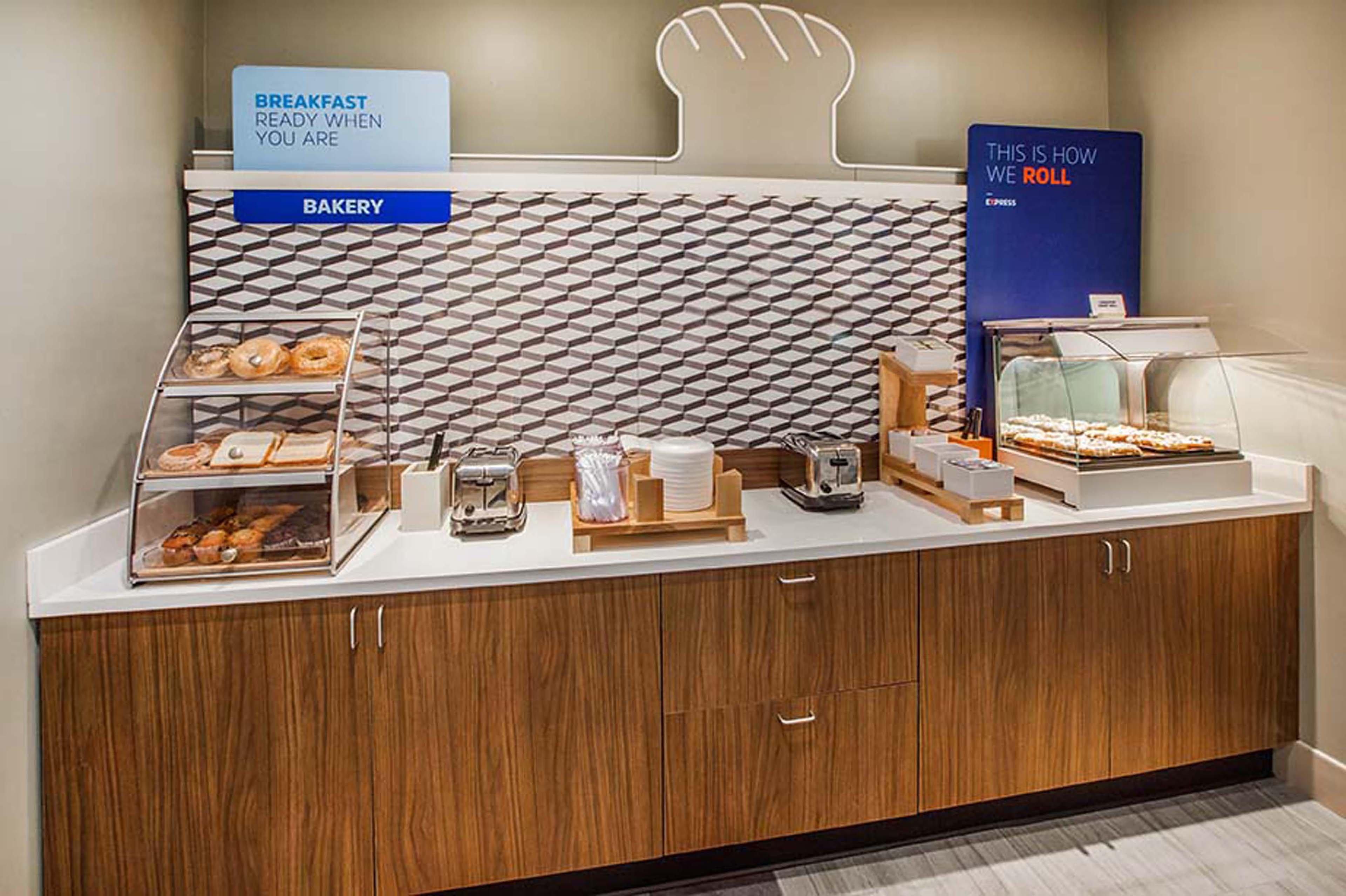 Express & - Memorial Park Area By Ihg