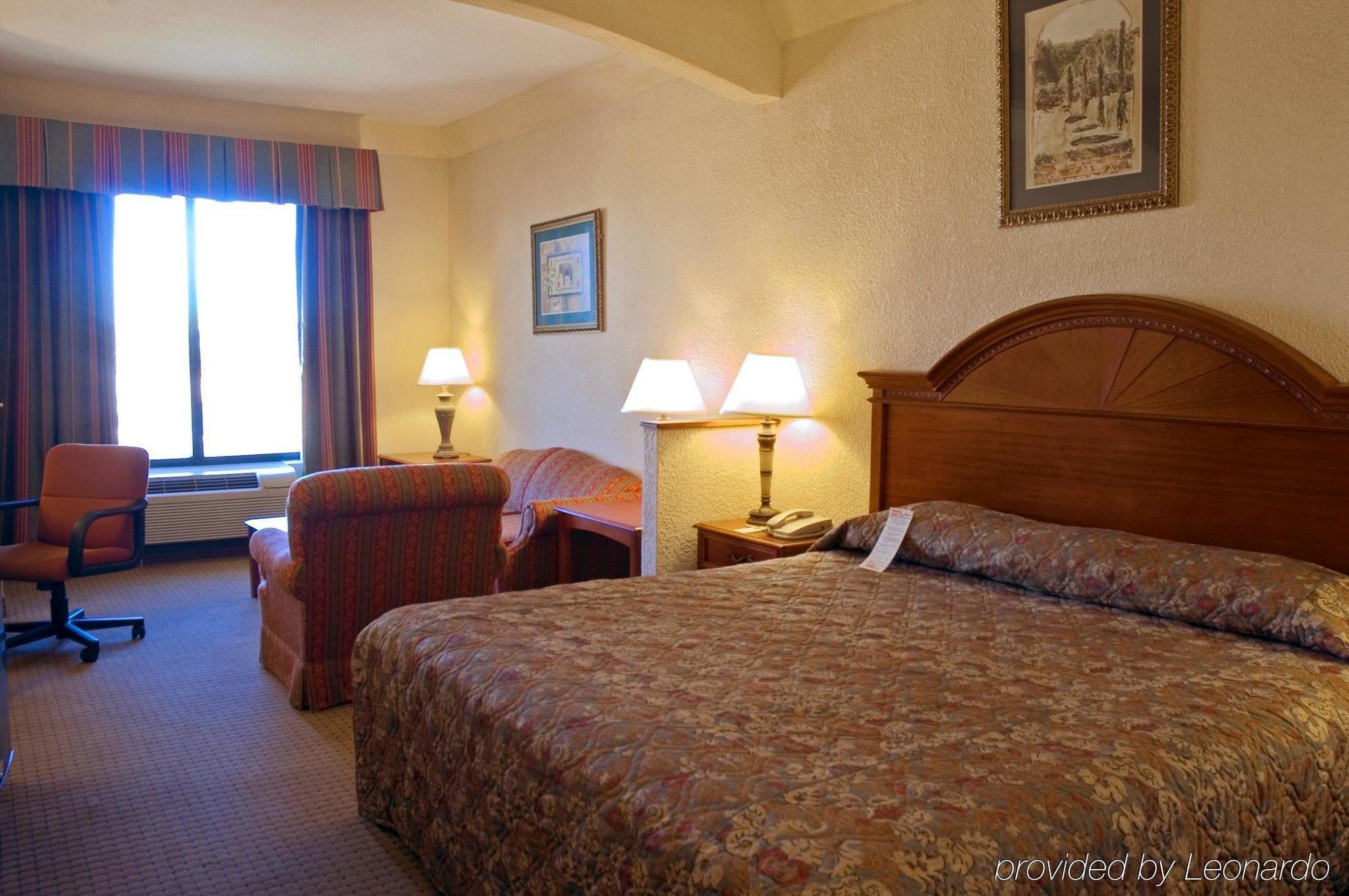 Express & - Memorial Park Area By Ihg Hotel 3*