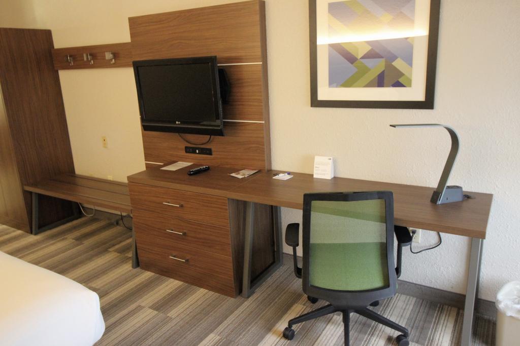 Hotel Express & - Memorial Park Area By Ihg Houston