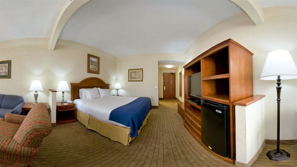 Express & - Memorial Park Area By Ihg