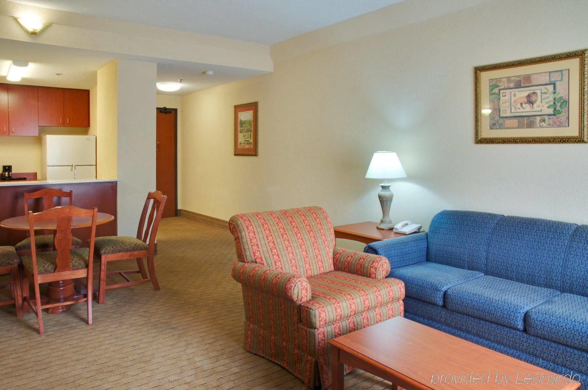 Express & - Memorial Park Area By Ihg Hotel 3*