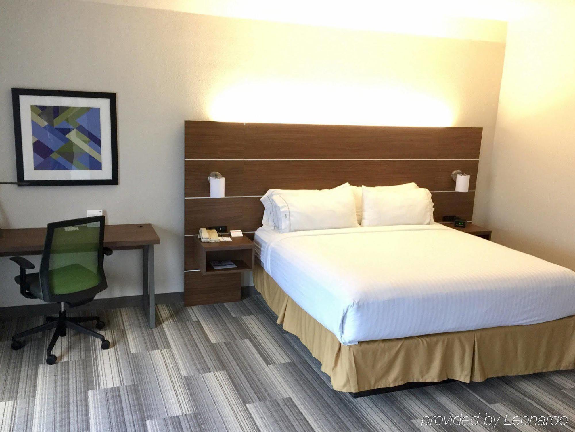 Express & - Memorial Park Area By Ihg Hotel 3*