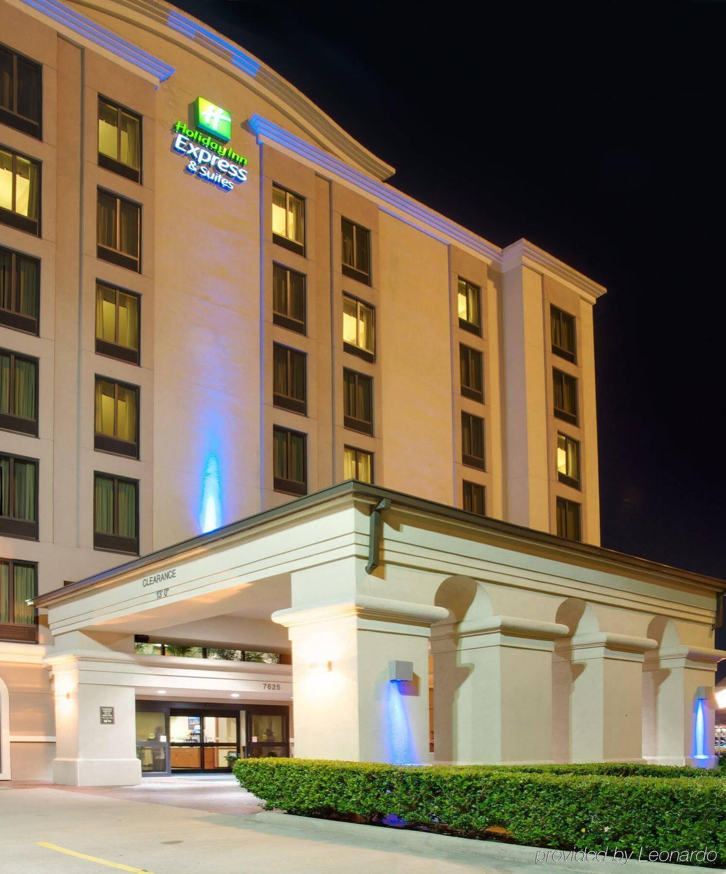 Express & - Memorial Park Area By Ihg Hotel